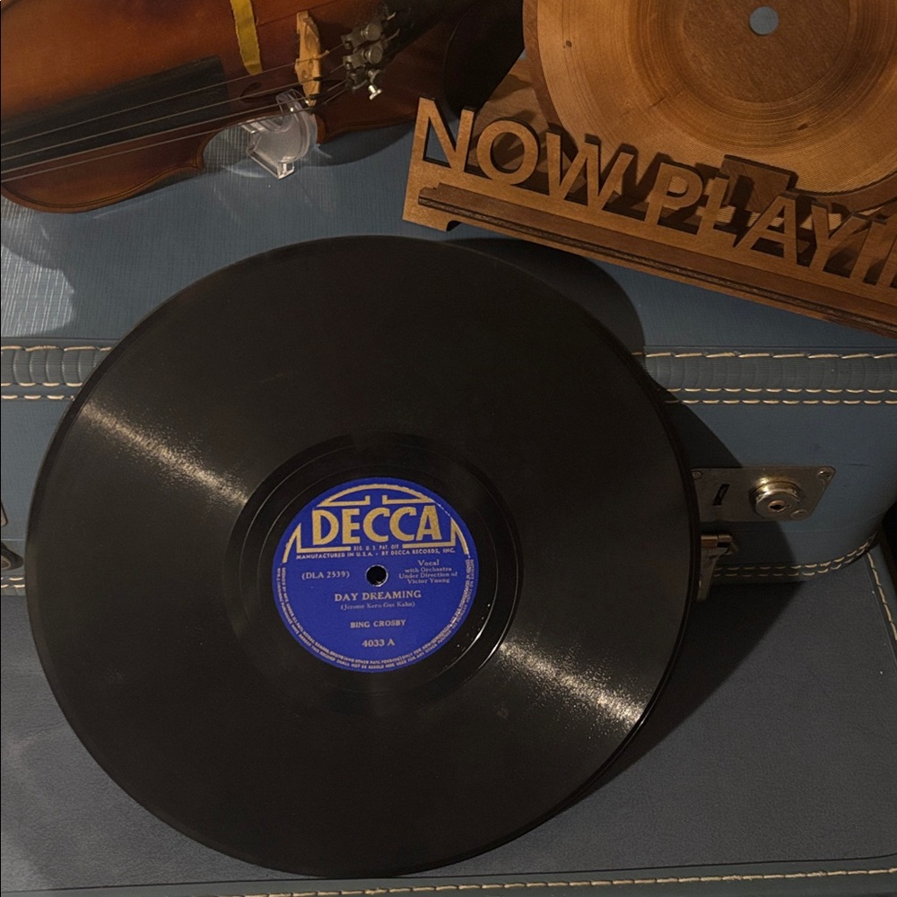 Decca , Bing Crosby . Day Dreaming & Clementine 78 RPM vinyl